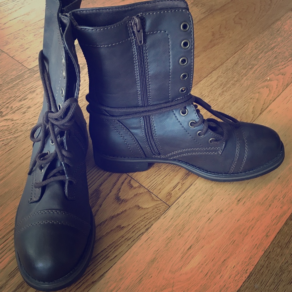 NWOT Brown Combat Boots!